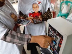 Orang Muda Ganjar Berikan Wifi Box Koin ke Pedagang Pasar di Tulang Bawang, Lampung