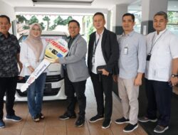 Dirut Bank Lampung Kembali Serahkan Hadiah Mobil Undian Tabungan Lokal Bank Lampung Tahun 2023