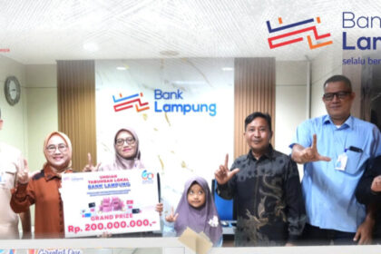 Bank Lampung Serahkan Grand Prize Hadiah Undian Simpeda Lokal