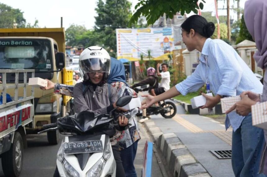 Bank Lampung Gelar Program Berbagi Takjil di Seluruh Kantor Operasional