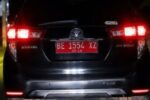 Mobil Plat Merah Diduga Milik Instansi di Pesisir Barat Viral Usai Terekam Nganar di Tanggamus