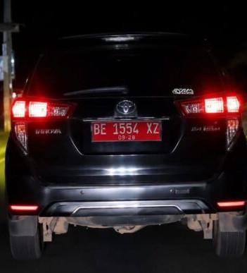 Mobil Plat Merah Diduga Milik Instansi di Pesisir Barat Viral Usai Terekam Nganar di Tanggamus