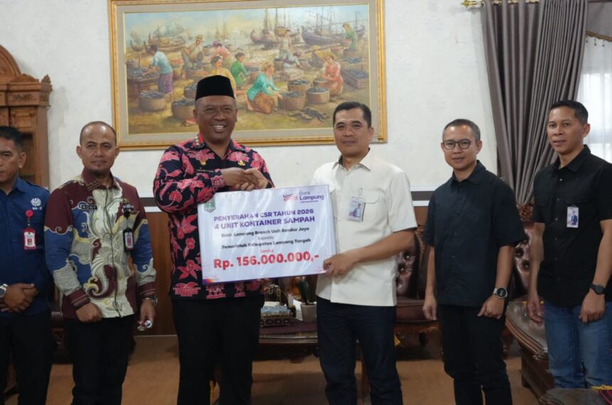 Bank Lampung Hadirkan CSR, 4 Kontainer Sampah Disalurkan ke Lamteng
