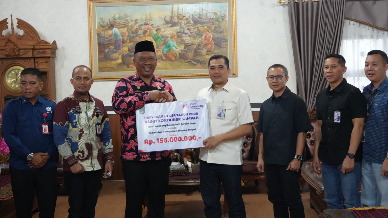 Bank Lampung Hadirkan CSR, 4 Kontainer Sampah Disalurkan ke Lamteng