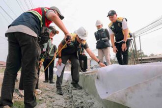 Gubernur Mirza Cek Jalan Kalirejo–Pringsewu, Perbaikan 2,7 Km Ditargetkan Rampung Oktober