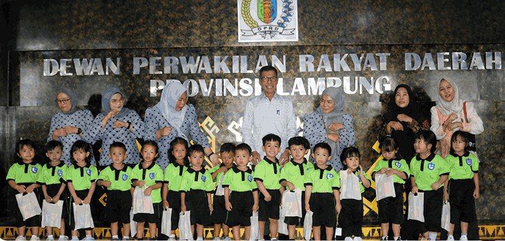 Ismet Roni Sambut Kunjungan Anak-anak TK Lazuardi Haura ke DPRD Lampung